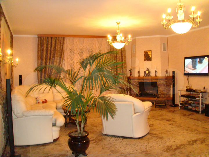 Дом 367,1 м² на участке 22,1 сот.