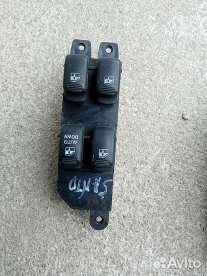 Hyundai Santa Fe1. блок кнопок стеклоподъёмника