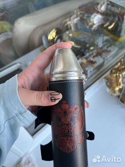 Фляжка новая с гербом и рюмками