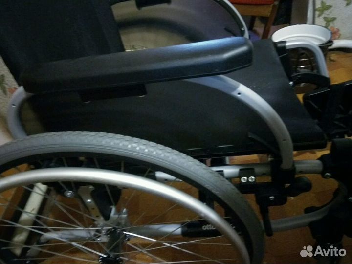 Коляска медицинская