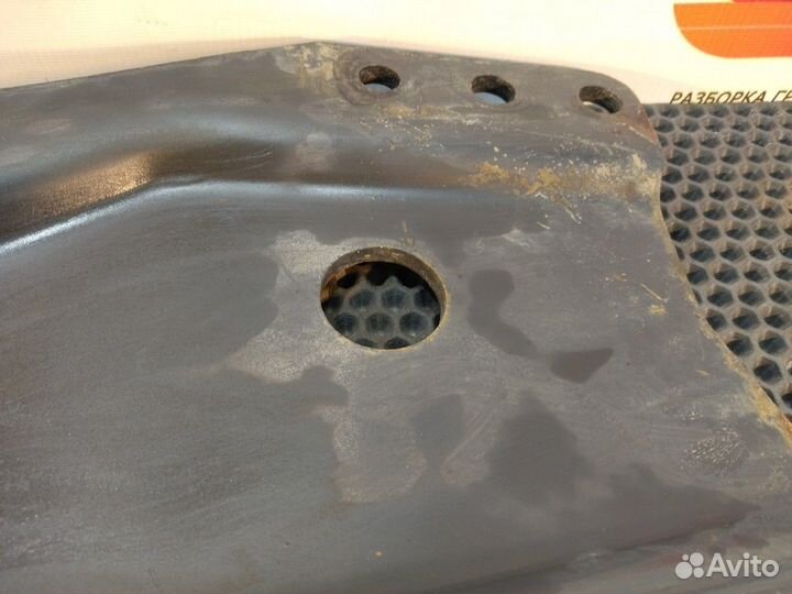 500368551 Кронштейн цилиндра подъема кабины