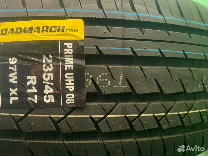Roadmarch Prime UHP 08 235/45 R17 97W