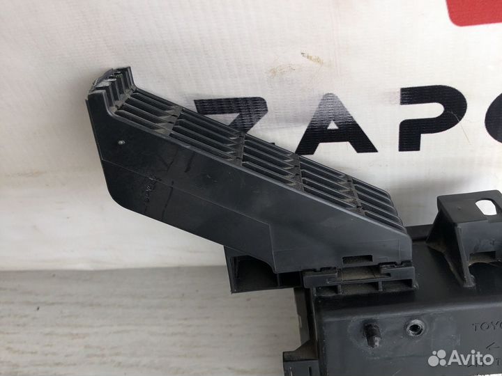 Lexus LX570 Блок предохранителей прав