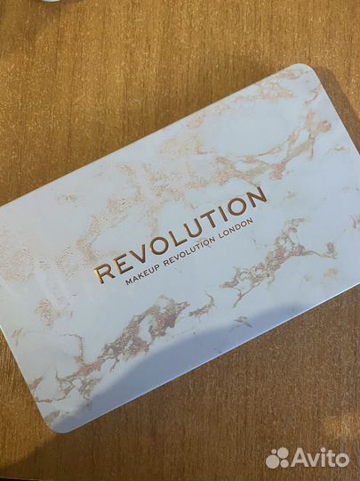 Палитра теней Revolution