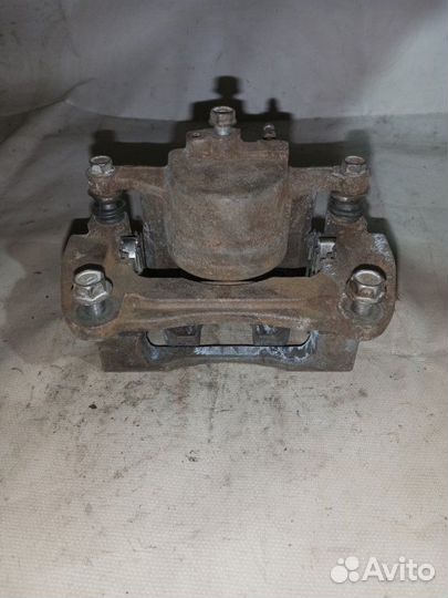 Суппорт тормозной передний правый Lexus Rx 400H