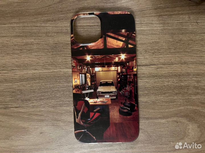 Чехол на iPhone 13