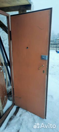 Железная входная дверь б у