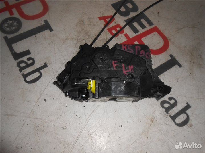 Замок двери передний левый Toyota Vitz KSP90 1KR