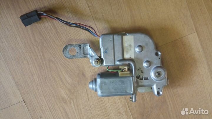 Моторчик эл.люка на Пассат Б 3