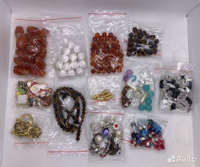 Для рукоделия и творчества.Бусины,замочки