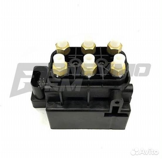 Блок клапанов пневмоподвески Volkswagen Touareg