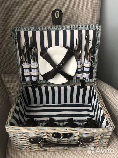 Набор для пикника в чемодане