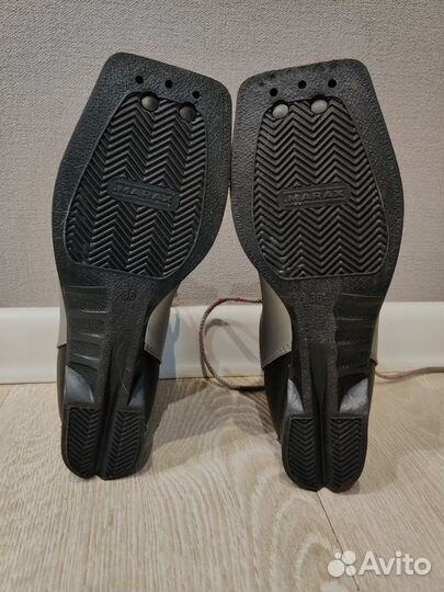 Ботинки для беговых лыж 36р