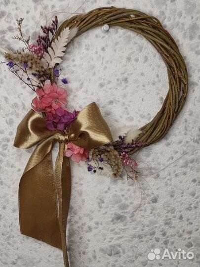 Венок из лозы и стабилизированных цветов