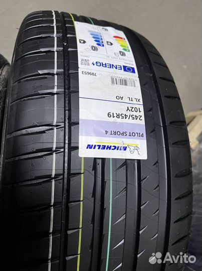 Michelin Pilot Sport 4 245/45 R19 и 275/40 R19