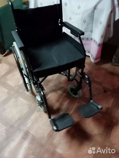 Инвалидная коляска. В подарок массажная ванночка