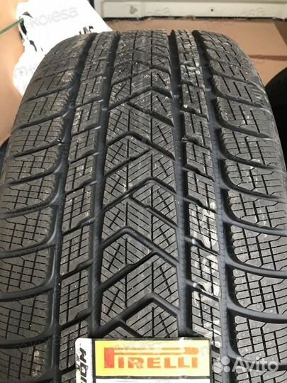 Pirelli Scorpion Winter 325/35 R22