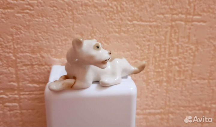Статуэтки фаянсовые