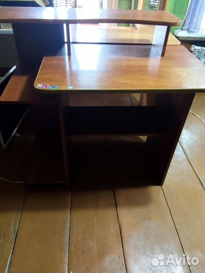 Компьютерный стол