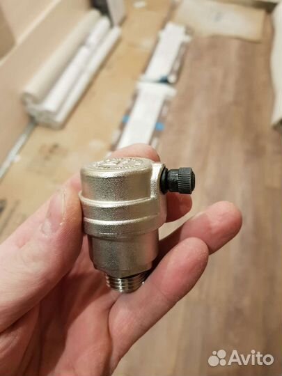 Автоматический воздухоотводчик 1/2 Valtec