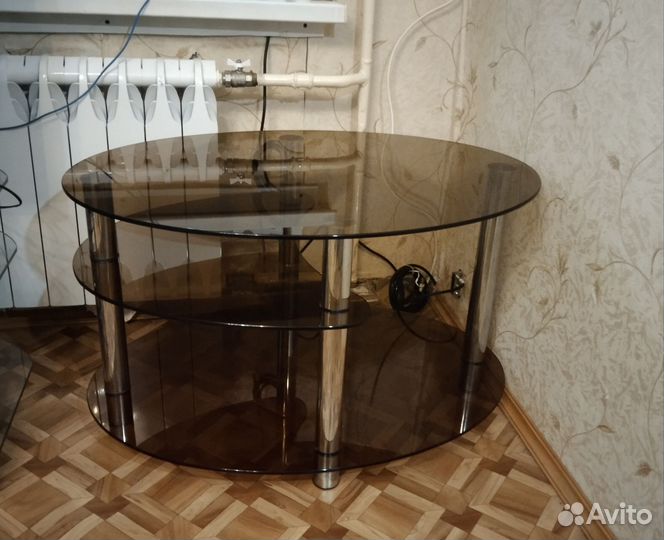 Стеклянный стол