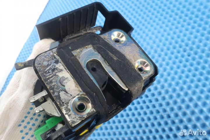 Замок двери задний левый Hyundai Solaris 1