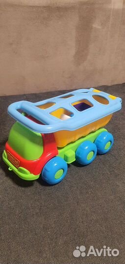 Детская игрушка. Автомобиль сортер