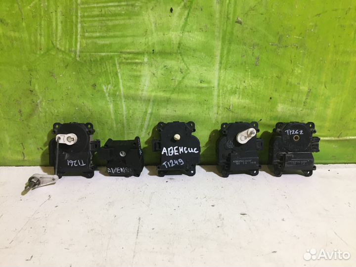 Моторчик заслонки отопителя Toyota Avensis Corolla