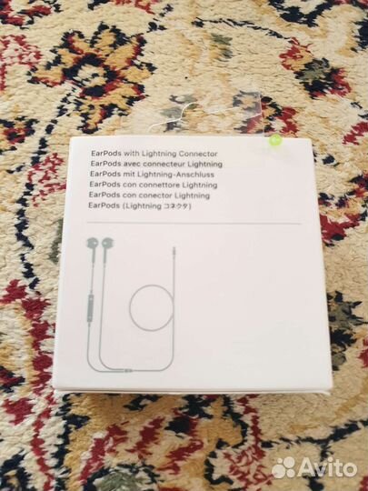 Новые наушники EarPods Lightning