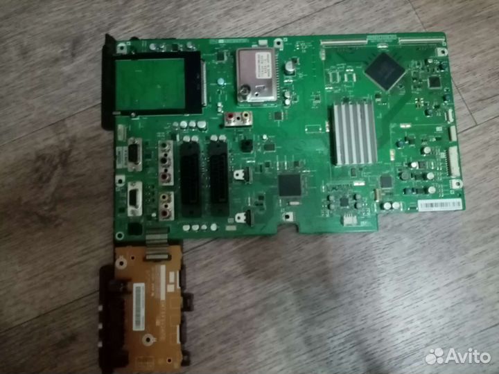 Телевизор Sharp lc-32d44ru-bk на разбор