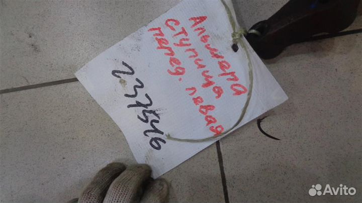 Кулак поворотный передний левый Nissan Almera Cla