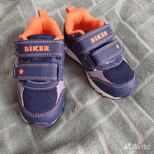 Кроссовки детские почти новые