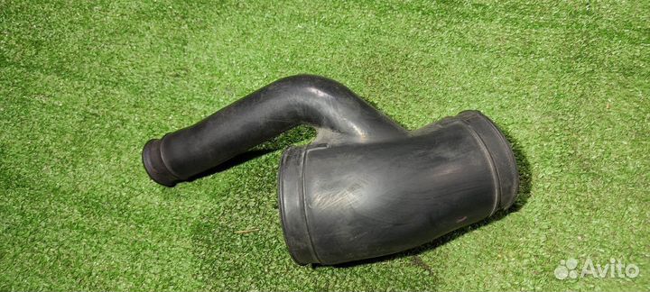 Патрубок интеркулера правый Audi A6 C5 2.7 л