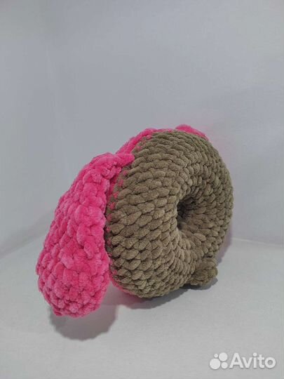 Вязанные игрушки зайка-пончик