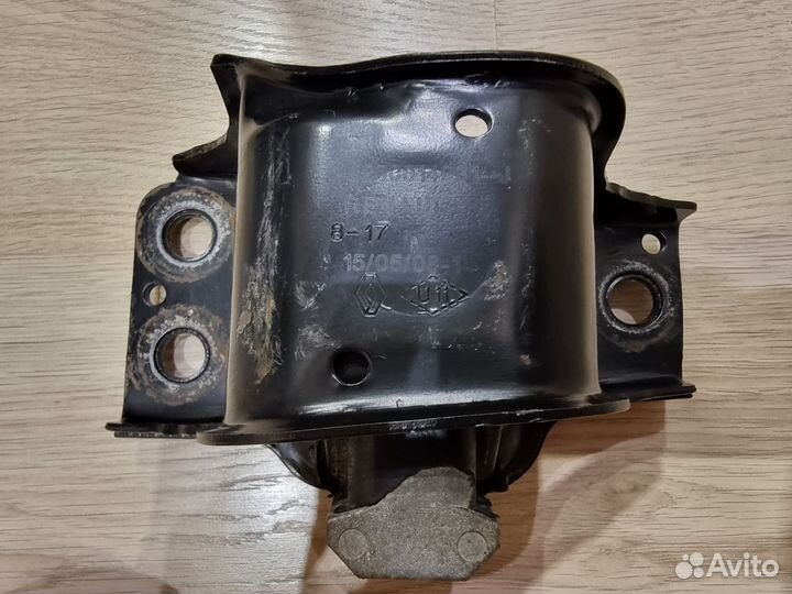 Опора двигателя правая Рено Сценик2,Меган2