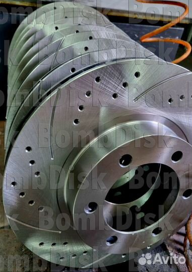 Тормозные диски с перфорацией и насечками