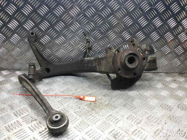 Ступица передняя левая Volkswagen Passat 8d0407257