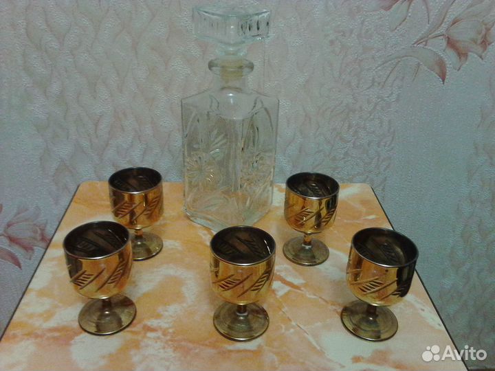 Графин и рюмки 2 комплекта, фарфор и стекло