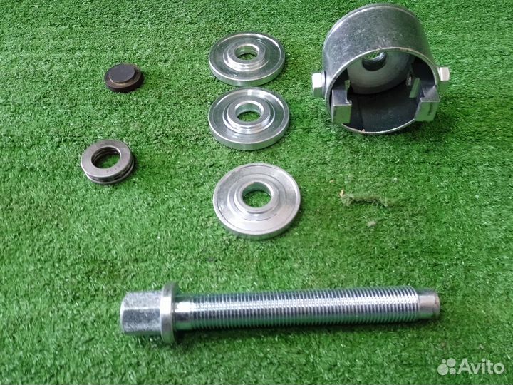 Съёмник подшипников ступицы усилен универсальный