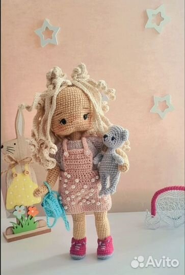 Вязаная кукла ручной работы