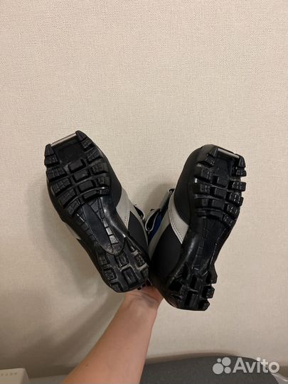 Беговые лыжи комплект ботинки 30 р, палки