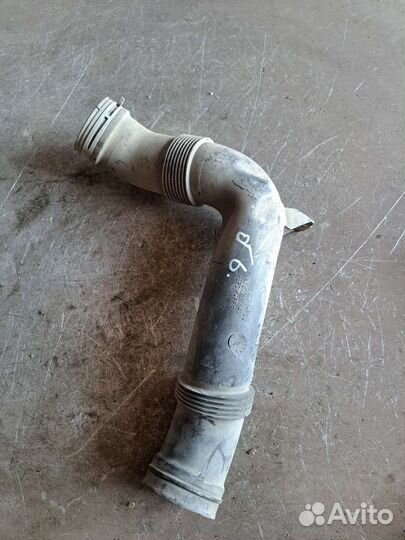 Патрубок воздушного фильтра Volkswagen Passat B6