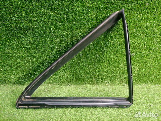 Уплотнитель стекла двери задний правый Toyota