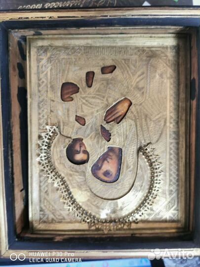 Икона Старинная. В киоте. Тихвинская Божья Мать