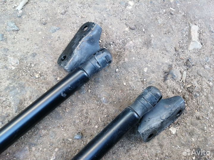 Упор крышки багажника Opel Corsa D