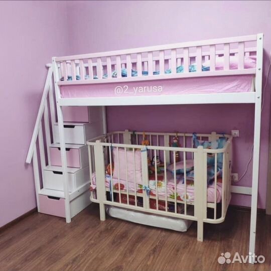 Кровать чердак с лестницей комодом