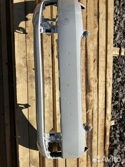 Передний бампер skoda rapid белый