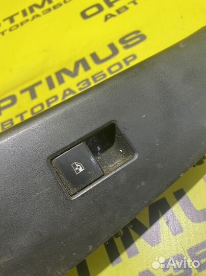 Передняя правая кнопка стеклоподъемника Chevrolet