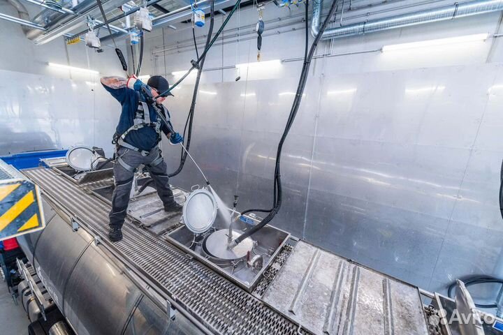 Мойщик автомолцистерн