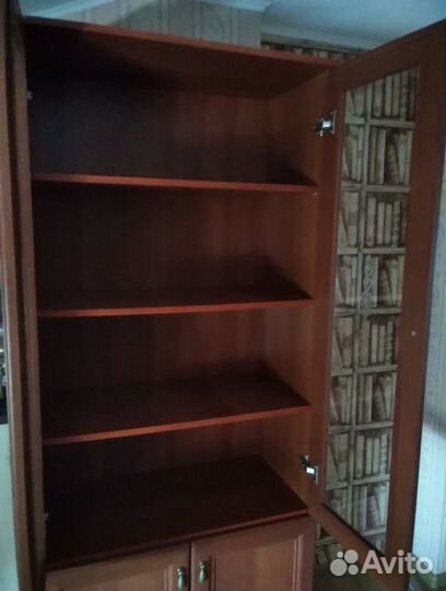 Шкаф- витрина в отл.сост